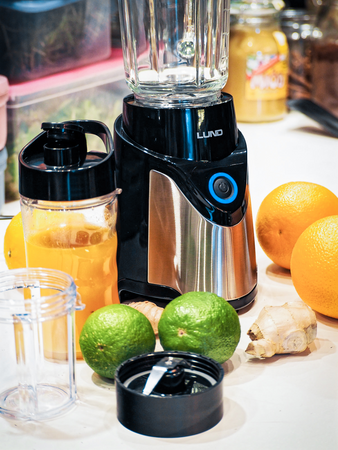 BLENDER KIELICHOWY DO SMOOTHIE 500W