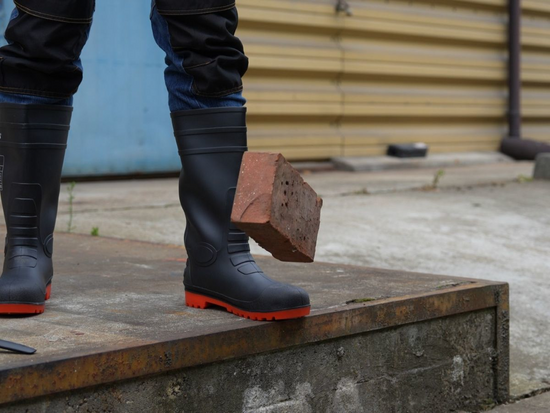 STEEL-TOE RAIN BOOTS SIZE 46