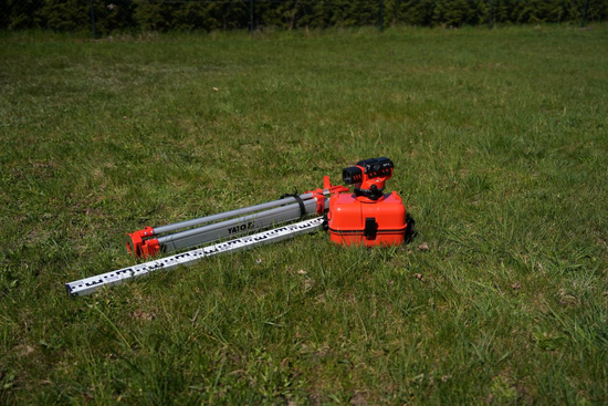 AUTO LEVEL 32X + ROD + TRIPOD SET