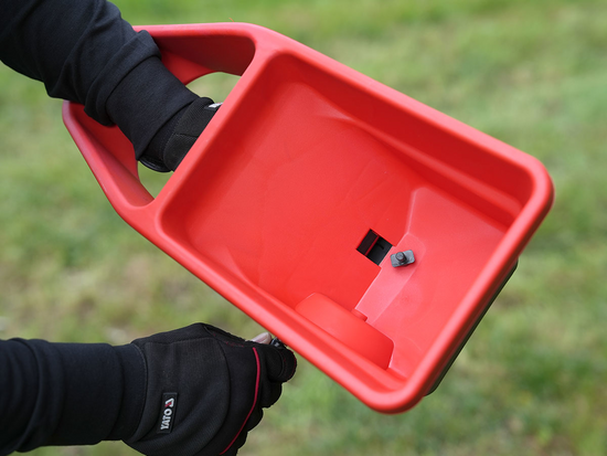 RUČNÝ ROZHÝVAČ, SEJAČ NA TRÁVU, HNOJIVO, SEMÁ 3L, NOSNOSŤ 2,5 KG