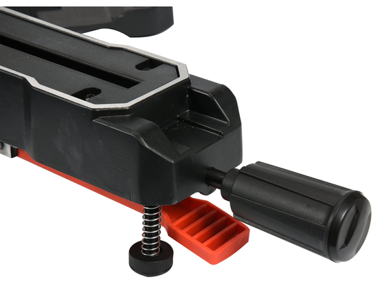 POKOSOVÁ PILA S 305MM 1800W DISKEM S LASEREM PRO ŘEZÁNÍ VELKÝCH PRVKŮ