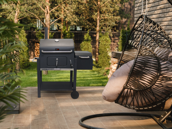 DELUXE ANGLIŲ GRILĖLIS SU RŪKYKLA