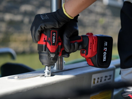 AVVITATORE AD IMPULSI 18V 1/2'' 1200NM (4AH; BMC) PER VITI M12-M24 CON MOTORE BRUSHLESS E REGOLAZIONE DELLA COPPIA