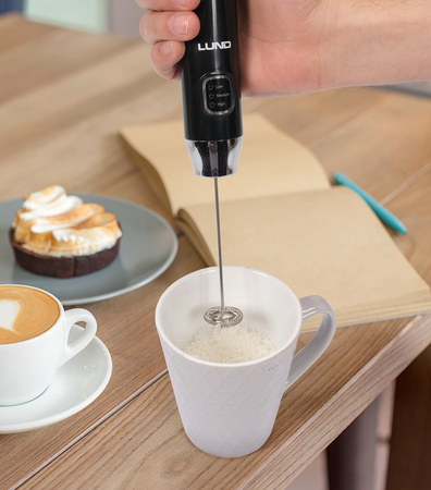 BEZPRZEWODOWY SPIENIACZ DO MLEKA, ŁADOWANIE USB