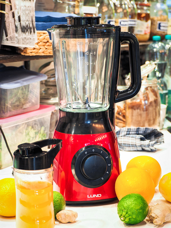 FRULLATORE A TAZZE 600W ROSSO, VETRO