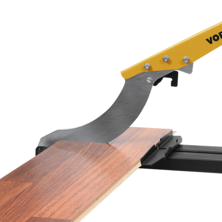 GHIGLIOTTINA PER IL TAGLIO DI PANNELLI IN LAMINATO