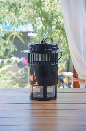 LAMPADA INSETTICIDA CON VENTOLA, UV-A 20W