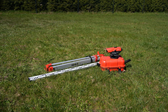 ZESTAW NIWELATOR 32X IP66 + 5M ŁATA + STATYW