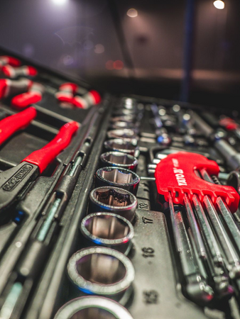 JEU D'OUTILS 1/4'', 1/2'', 122 PIÈCES.