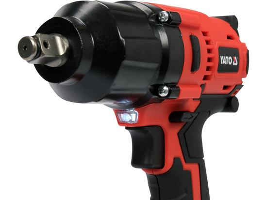 18V BEZBRUSHLOVÁ NÁRAZOVÁ SADA 1/2'' 700NM S CRMO ZÁSUVKAMI