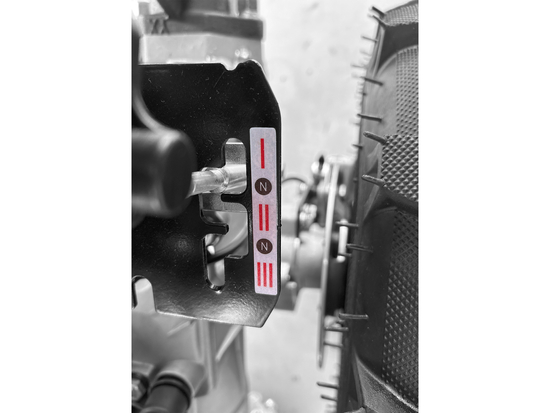 CIĄGNIK JEDNOOSIOWY 196 CM3