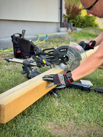 TRONCATRICE 255MM 1800W CON LASER PER TAGLIO PRECISO DI LEGNO DURO E LAMINATI