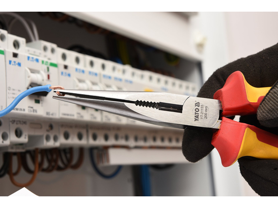 PROTÁHLÉ KLEŠTĚ ROVNÉ, VDE 200 MM