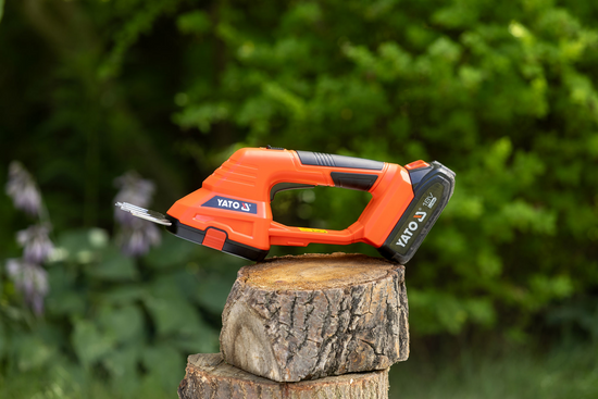 CISAILLES À HERBE ET HAIES 18V + 2 AH + CHARGEUR