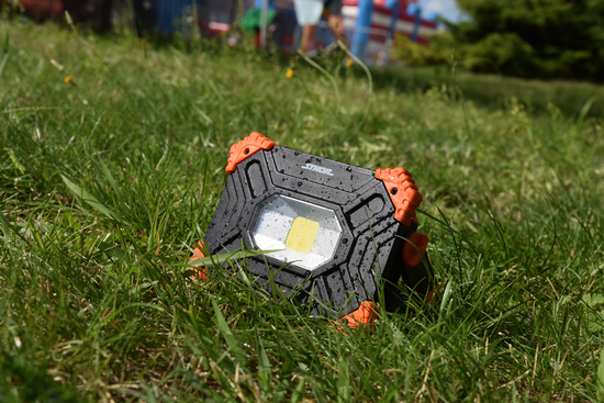 PŘENOSNÝ REFLEKTOR 10W COB 1000LM