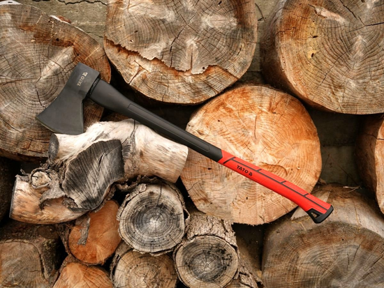 CHOPPING AXE 1800G FIBERGLASS HANDLE