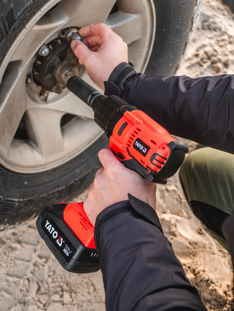 18V КЛЮЧ БЕЗЧЕТКОВ 1/2'' 700NM