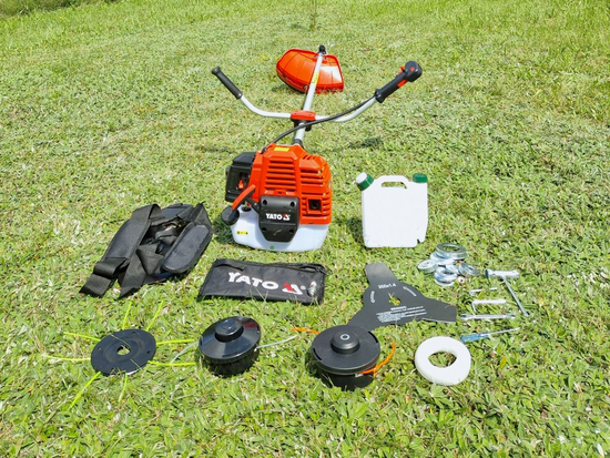 DESBROZADORA DE GASOLINA CON EQUIPAMIENTO ADICIONAL