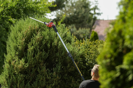 FERRAMENTA MULTIFUNCIONAL DE JARDIM SEM FIO 18V + 2AH + CARREGADOR