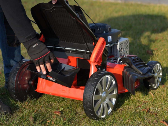 46 CM BENZĪNA PĻUVĒJS AR 139 CM3 PIEDZIŅU