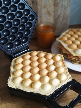 BUBBLE WAFFLE MAKER 700W