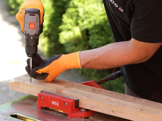 VŔTAČKA A SKRUTKOVAČKA 18V, 1 PREVOD; 0-650 RPM; 1 X 1,3 AH LI-ION BATÉRIA