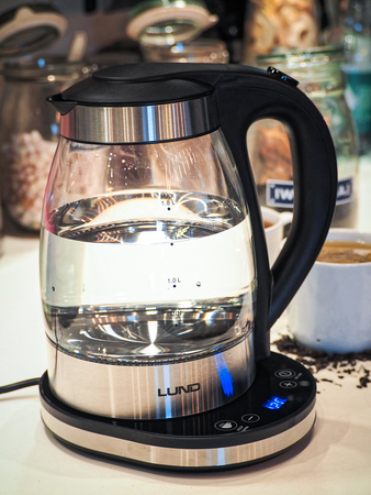 ELECTRIC GLASS KETTLE 1,8L W/ LED AND TEMPERATURE CONTROL