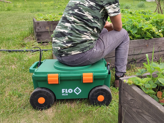 ZÁHRADNÁ SEDAČKA NA KOLESÁCH