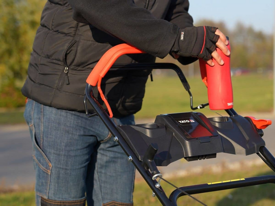 GASOLINE SELF-PROPELLED THREE WHEELS LAWN MOVER 53 CM