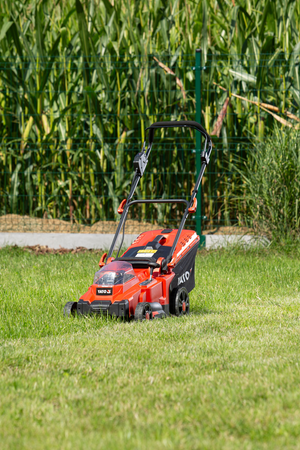 CORDLESS LAWN MOWER 36V, 43 CM - 2X BATTERY 4 AH AND DOUBLE CHARGER