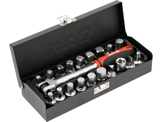 SADA KĽÚČOV NA ZÁTKU OLEJA