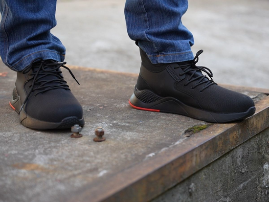 CHAUSSURES DE TRAVAIL DE SPORT PUBS SBP, TAILLE 44